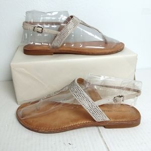ANTONIO MELANI Breazey 8M Cream and Tan Sandals with T-Strap Design Casual